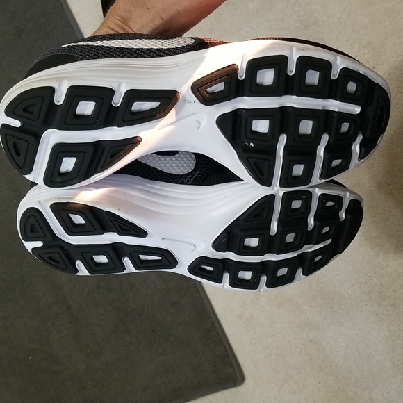 Mens Nike tennis shoes size 8.5W - Picture 6 of 8